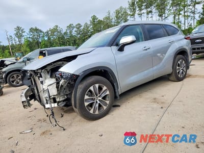 2023 TOYOTA HIGHLANDER XLE 5TDKDRBHXPS501070 - główne zdjęcie licytacji z USA - miniatura