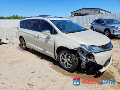 Czwarte zdjęcie samochodu z boku: 2017 CHRYSLER PACIFICA LIMITED VIN:2C4RC1GG9HR656741 - miniatura