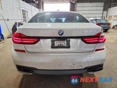 Zdjęcie 6 z 12 samochodu: 2016 BMW 740 I VIN:WBA7E2C57GG714497 - miniatura