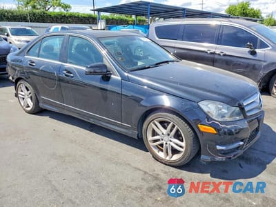 Czwarte zdjęcie samochodu z boku: 2013 MERCEDES-BENZ C 250 VIN:WDDGF4HB7DA871610 - miniatura