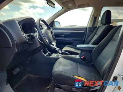 Zdjęcie 7 z 12 samochodu: 2016 MITSUBISHI OUTLANDER SE VIN:JA4AD3A37GZ001553 - miniatura