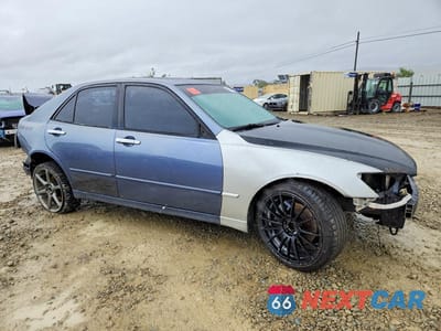Czwarte zdjęcie samochodu z boku: 2004 LEXUS IS 300 VIN:JTHBD192840085973 - miniatura