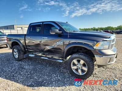 Czwarte zdjęcie samochodu z boku: 2018 RAM 1500 SLT VIN:3C6RR7LT6JG143504 - miniatura