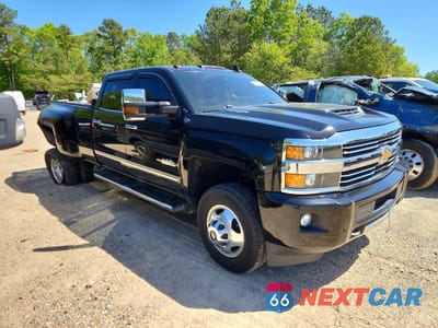 Czwarte zdjęcie samochodu z boku: 2017 CHEVROLET SILVERADO K3500 HIGH COUNTRY VIN:1GC4K1EY7HF204495 - miniatura