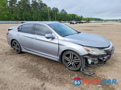 Czwarte zdjęcie samochodu z boku: 2017 HONDA ACCORD TOURING VIN:1HGCR3F91HA030187 - miniatura