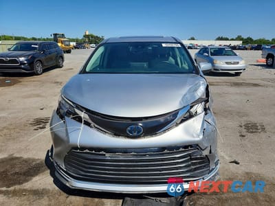 Piąte zdjęcie samochodu w środku: 2022 TOYOTA SIENNA XLE VIN:5TDYRKEC1NS114813 - miniatura