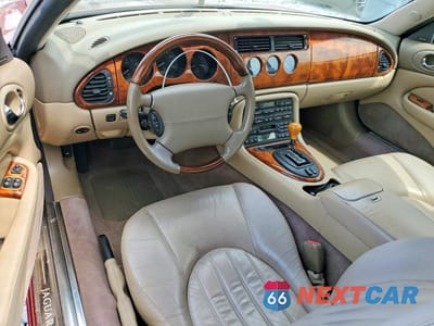 Zdjęcie 8 z 12 samochodu: 2001 JAGUAR XK8 VIN:SAJDA42C41NA19706 - miniatura