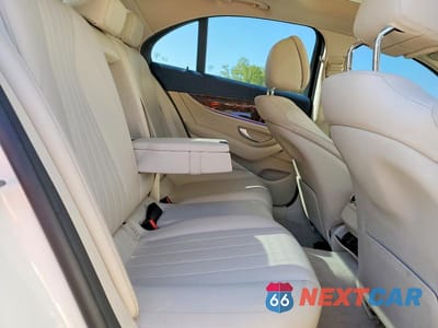 Zdjęcie 10 z 12 samochodu: 2020 MERCEDES-BENZ E 350 4MATIC VIN:W1KZF8EB0LA818069 - miniatura