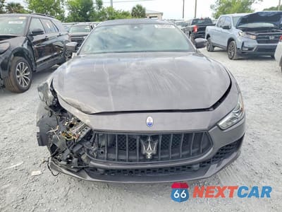 Piąte zdjęcie samochodu w środku: 2019 MASERATI GHIBLI VIN:ZAM57XSA1K1329377 - miniatura
