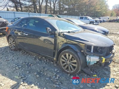 Czwarte zdjęcie samochodu z boku: 2013 KIA FORTE KOUP SX VIN:KNAFW6A33D5690465 - miniatura