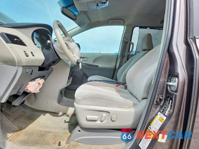 Zdjęcie 7 z 13 samochodu: 2012 TOYOTA SIENNA LE 8-PASSENGER VIN:5TDKK3DCXCS225679 - miniatura