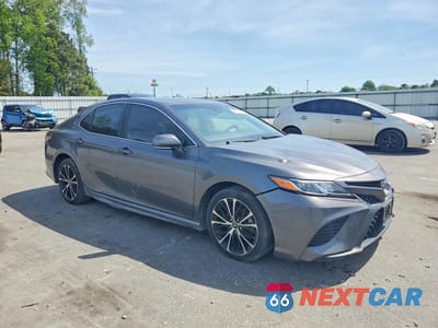 Czwarte zdjęcie samochodu z boku: 2019 TOYOTA CAMRY SE VIN:4T1B11HK6KU746316 - miniatura