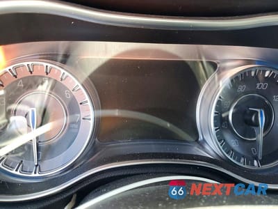Zdjęcie 9 z 13 samochodu: 2021 CHRYSLER 300 S VIN:2C3CCABG4MH532796 - miniatura