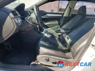 Zdjęcie 7 z 13 samochodu: 2012 VOLKSWAGEN PASSAT SE VIN:1VWBP7A36CC049595 - miniatura