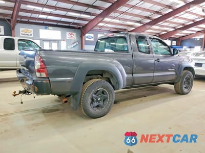 Trzecie zdjęcie samochodu z tyłu: 2011 TOYOTA TACOMA ACCESS CAB VIN:5TFUX4ENXBX006911 - miniatura