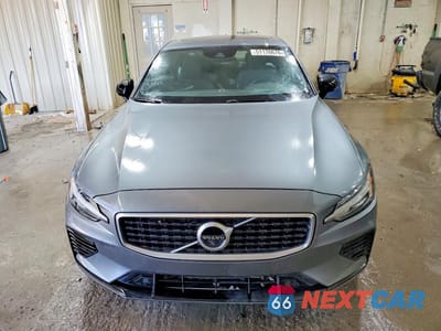 Piąte zdjęcie samochodu w środku: 2019 VOLVO S60 T8 R-DESIGN VIN:7JRBR0FM8KG018010 - miniatura