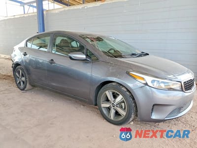 Czwarte zdjęcie samochodu z boku: 2018 KIA FORTE S VIN:3KPFL4A78JE275936 - miniatura