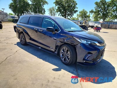 Czwarte zdjęcie samochodu z boku: 2021 TOYOTA SIENNA XSE 7-PASSENGER VIN:5TDDRKEC6MS067775 - miniatura