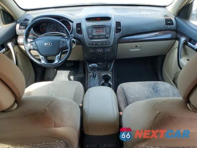 Zdjęcie 8 z 13 samochodu: 2015 KIA SORENTO LX VIN:5XYKT4A74FG609209 - miniatura