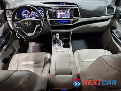 Zdjęcie 8 z 12 samochodu: 2015 TOYOTA HIGHLANDER XLE VIN:5TDJKRFH4FS175681 - miniatura