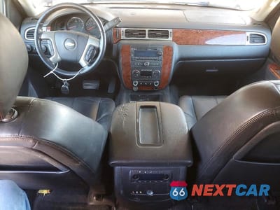 Zdjęcie 8 z 14 samochodu: 2014 CHEVROLET SUBURBAN K1500 LT VIN:1GNSKJE75ER201059 - miniatura