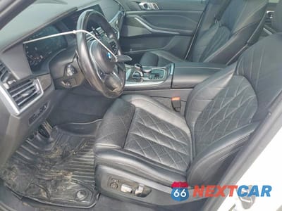 Zdjęcie 7 z 12 samochodu: 2023 BMW X5 M50I VIN:5UXJU4C00P9P84132 - miniatura