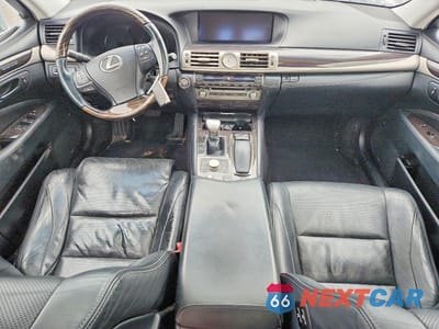 Zdjęcie 8 z 12 samochodu: 2014 LEXUS LS 460 VIN:JTHCL5EFXE5020358 - miniatura