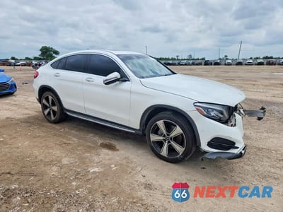 Czwarte zdjęcie samochodu z boku: 2019 MERCEDES-BENZ GLC 300 4MATIC VIN:WDC0J4KB1KF640571 - miniatura