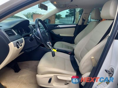 Zdjęcie 7 z 12 samochodu: 2013 VOLKSWAGEN JETTA SE VIN:3VWDX7AJXDM286257 - miniatura