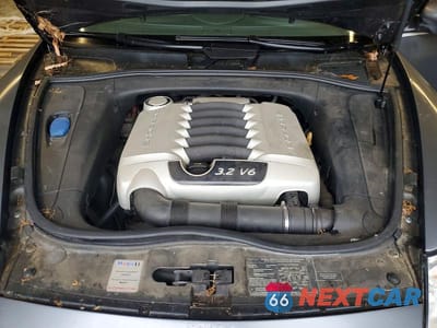 Zdjęcie 12 z 13 samochodu: 2005 PORSCHE CAYENNE VIN:WP1AA29P45LA20432 - miniatura