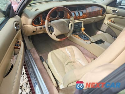 Zdjęcie 8 z 12 samochodu: 1998 JAGUAR XK8 VIN:SAJGX2240WC026130 - miniatura
