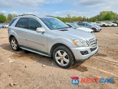 Czwarte zdjęcie samochodu z boku: 2009 MERCEDES-BENZ ML 350 VIN:4JGBB86E59A508505 - miniatura