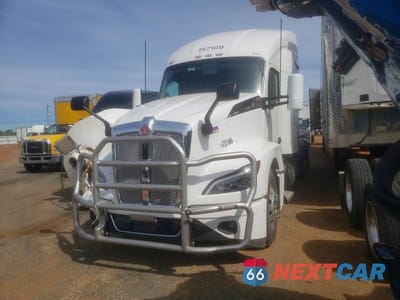 Drugie zdjęcie samochodu z przodu: 2025 KENWORTH T680 SEMI TRUCK VIN:1XKYD49X7SJ137470 - miniatura