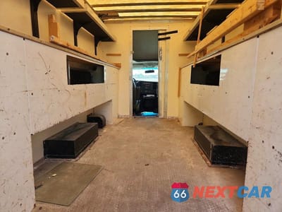 Zdjęcie 10 z 13 samochodu: 2018 GMC SAVANA DELIVERY VAN VIN:1GD07RFG8J1197902 - miniatura