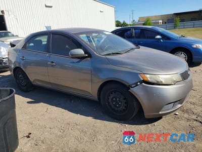 Czwarte zdjęcie samochodu z boku: 2012 KIA FORTE EX VIN:KNAFU4A29C5515802 - miniatura