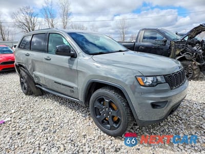 Czwarte zdjęcie samochodu z boku: 2021 JEEP GRAND CHEROKEE LAREDO VIN:1C4RJFAG0MC737464 - miniatura