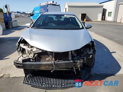 Piąte zdjęcie samochodu w środku: 2017 TOYOTA COROLLA SE VIN:5YFBURHE1HP708387 - miniatura