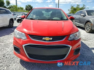 Piąte zdjęcie samochodu w środku: 2018 CHEVROLET SONIC LS VIN:1G1JB5SH3J4110414 - miniatura
