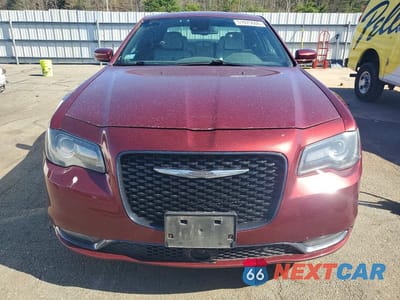 Piąte zdjęcie samochodu w środku: 2018 CHRYSLER 300 S VIN:2C3CCAGG7JH181631 - miniatura