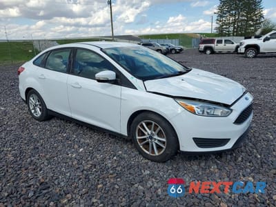 Czwarte zdjęcie samochodu z boku: 2016 FORD FOCUS SE VIN:1FADP3F22GL267145 - miniatura
