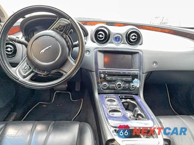 Zdjęcie 9 z 10 samochodu: 2013 JAGUAR XJ VIN:SAJWJ1CD7D8V49599 - miniatura