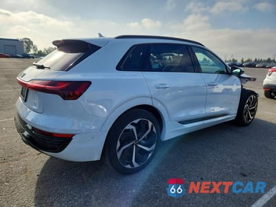 Trzecie zdjęcie samochodu z tyłu: 2024 AUDI Q8 E-TRON PREMIUM PLUS VIN:WA15AAGE9RB048361 - miniatura