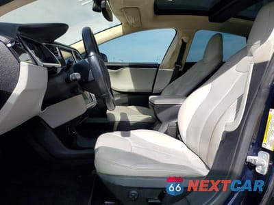 Zdjęcie 7 z 11 samochodu: 2014 TESLA MODEL S VIN:5YJSA1S12EFP32933 - miniatura
