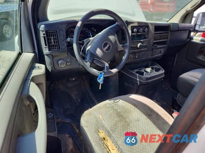 Zdjęcie 8 z 13 samochodu: 2015 GMC SAVANA G2500 DELIVERY VAN VIN:1GTW7FCF6F1907444 - miniatura
