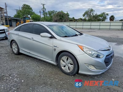 Czwarte zdjęcie samochodu z boku: 2013 HYUNDAI SONATA HYBRID BASE VIN:KMHEC4A42DA086252 - miniatura