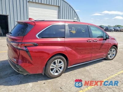 Trzecie zdjęcie samochodu z tyłu: 2021 TOYOTA SIENNA PLATINUM 7-PASSENGER VIN:5TDESKFC2MS009847 - miniatura