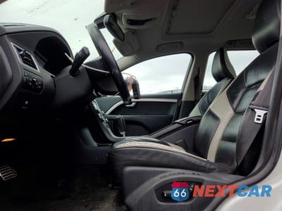 Zdjęcie 7 z 12 samochodu: 2010 VOLV V70 VIN:YV1982BW7A1136239 - miniatura