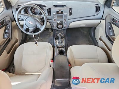 Zdjęcie 8 z 12 samochodu: 2012 KIA FORTE EX VIN:KNAFU4A24C5548948 - miniatura