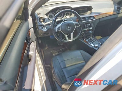 Zdjęcie 8 z 13 samochodu: 2014 MERCEDES-BENZ C 250 VIN:WDDGJ4HB3EG195833 - miniatura