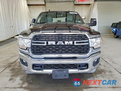 Piąte zdjęcie samochodu w środku: 2024 RAM 2500 BIG HORN VIN:3C6UR5DJ4RG341862 - miniatura